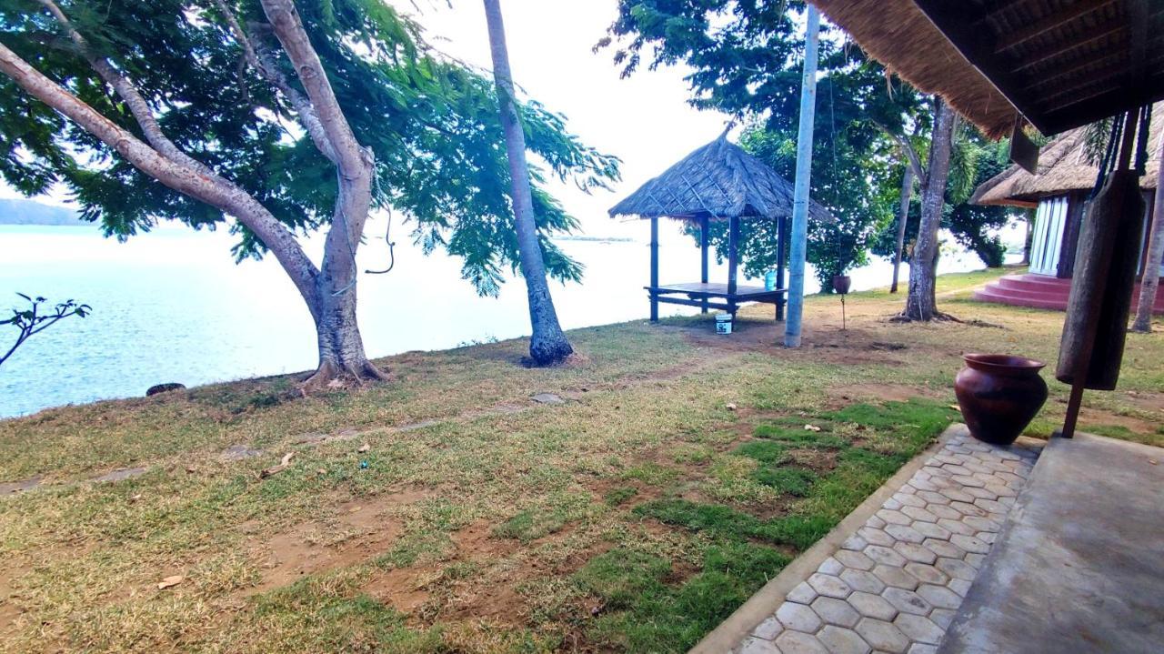 Khabita Beach Resort Lembar  Extérieur photo